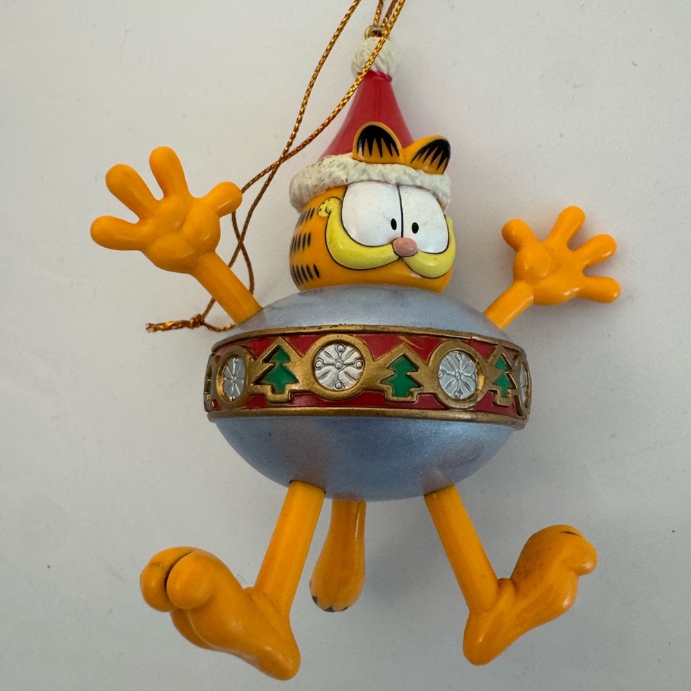 Garfield Holiday Hallmark Ornament Set - Picture 4 of 16